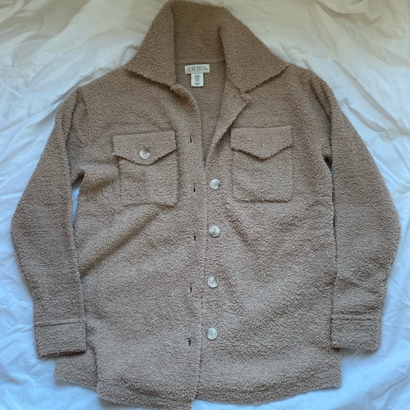 Shacket - Picture 1 of 3